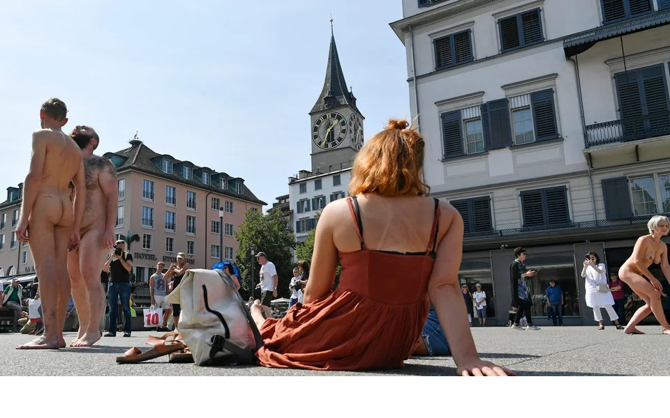 nackte_Performens_Zuerich.jpg